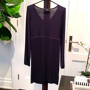 Vintage Navy knit dress, pleated skirt. Excellent condition. No flaws. Size M.